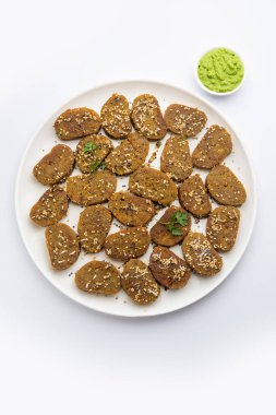 Gujarati aperatifleri Muthiya ya da Muthia şişe kabağı, doodhi ya da lauki kullanarak pişirilen bir buharda pişirilmiş sağlıklı yemektir.
