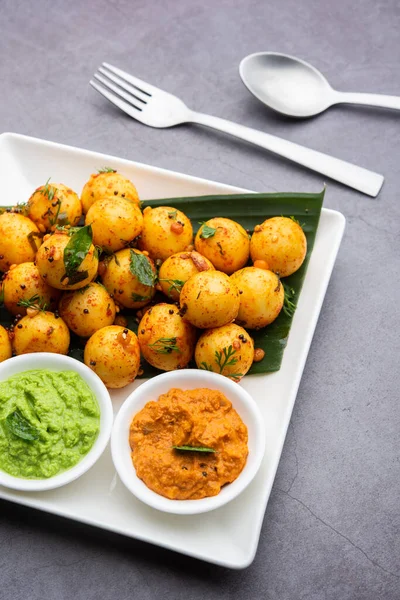 stock image Soft and spongy Idli balls or goli idly with green and red chutney, south indian food recipe