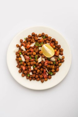 Chola Chana Chaat veya limonlu siyah chana chaat.