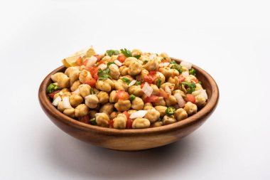 Chola Chana Chaat veya limonlu siyah chana chaat.