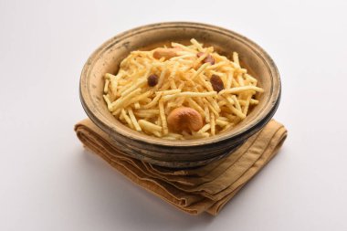 Hint usulü kızartılmış abur cuburlar Falahari chivda, Chewda - chivda veya kuru meyvelerle karıştırılmış.