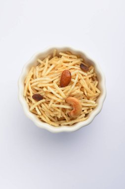 Hint usulü kızartılmış abur cuburlar Falahari chivda, Chewda - chivda veya kuru meyvelerle karıştırılmış.