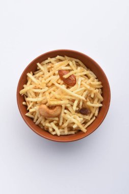 Hint usulü kızartılmış abur cuburlar Falahari chivda, Chewda - chivda veya kuru meyvelerle karıştırılmış.