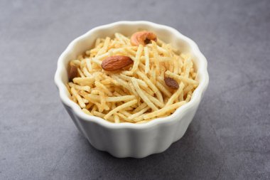 Hint usulü kızartılmış abur cuburlar Falahari chivda, Chewda - chivda veya kuru meyvelerle karıştırılmış.