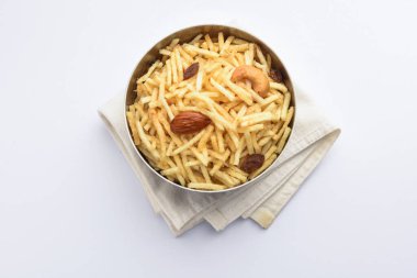 Hint usulü kızartılmış abur cuburlar Falahari chivda, Chewda - chivda veya kuru meyvelerle karıştırılmış.