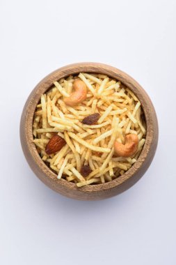 Hint usulü kızartılmış abur cuburlar Falahari chivda, Chewda - chivda veya kuru meyvelerle karıştırılmış.