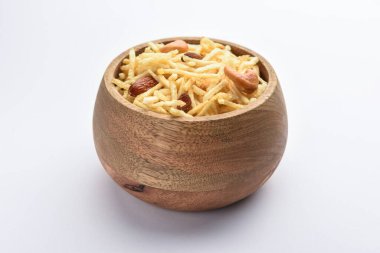 Hint usulü kızartılmış abur cuburlar Falahari chivda, Chewda - chivda veya kuru meyvelerle karıştırılmış.