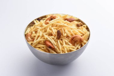 Hint usulü kızartılmış abur cuburlar Falahari chivda, Chewda - chivda veya kuru meyvelerle karıştırılmış.