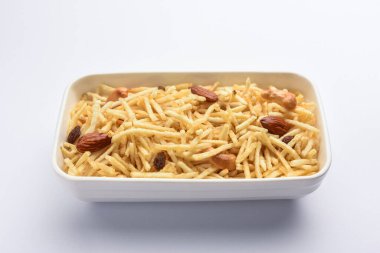 Hint usulü kızartılmış abur cuburlar Falahari chivda, Chewda - chivda veya kuru meyvelerle karıştırılmış.