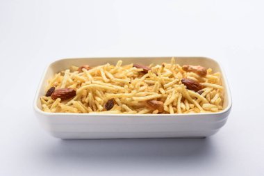 Hint usulü kızartılmış abur cuburlar Falahari chivda, Chewda - chivda veya kuru meyvelerle karıştırılmış.