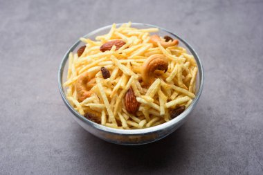 Hint usulü kızartılmış abur cuburlar Falahari chivda, Chewda - chivda veya kuru meyvelerle karıştırılmış.