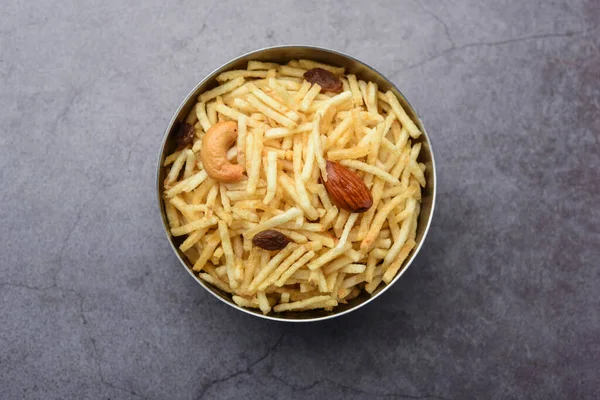 Hint usulü kızartılmış abur cuburlar Falahari chivda, Chewda - chivda veya kuru meyvelerle karıştırılmış.