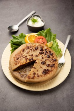 Keema Paratha, Tavuk ya da koyun eti Kıyma Doldurulmuş düz ekmek