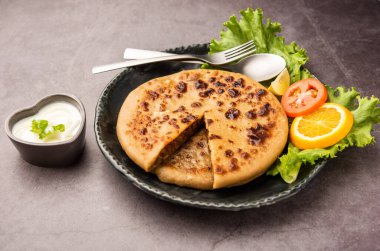 Keema Paratha, Tavuk ya da koyun eti Kıyma Doldurulmuş düz ekmek