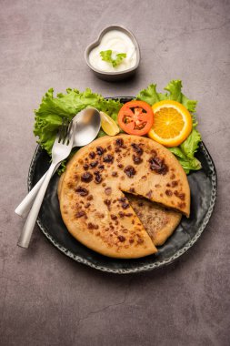 Keema Paratha, Tavuk ya da koyun eti Kıyma Doldurulmuş düz ekmek