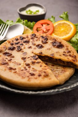 Keema Paratha, Tavuk ya da koyun eti Kıyma Doldurulmuş düz ekmek