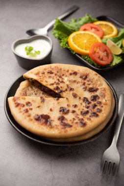 Keema Paratha, Tavuk ya da koyun eti Kıyma Doldurulmuş düz ekmek