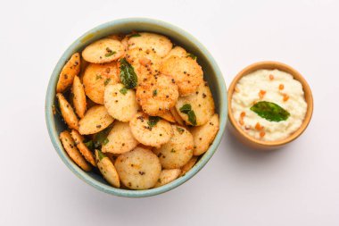 Hindistan cevizi soslu mini idli kızartma.