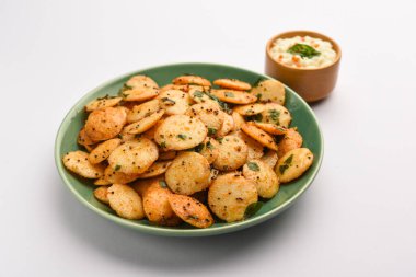 Hindistan cevizi soslu mini idli kızartma.