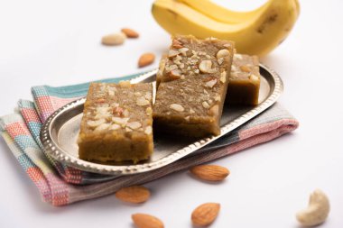 Banana Burfi ya da pakke kele ki barfi, festivaller ve özel günlerde yapılan lezzetli bir Hint tatlısıdır.