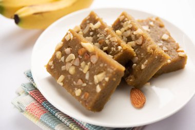 Banana Burfi ya da pakke kele ki barfi, festivaller ve özel günlerde yapılan lezzetli bir Hint tatlısıdır.