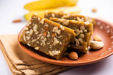 Banana Burfi ya da pakke kele ki barfi, festivaller ve özel günlerde yapılan lezzetli bir Hint tatlısıdır.
