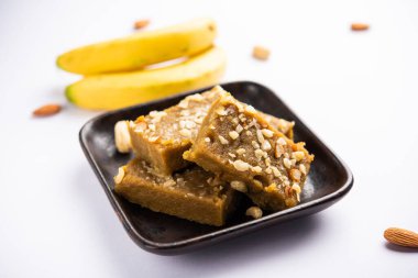 Banana Burfi ya da pakke kele ki barfi, festivaller ve özel günlerde yapılan lezzetli bir Hint tatlısıdır.