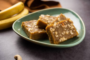 Banana Burfi ya da pakke kele ki barfi, festivaller ve özel günlerde yapılan lezzetli bir Hint tatlısıdır.
