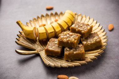 Banana Burfi ya da pakke kele ki barfi, festivaller ve özel günlerde yapılan lezzetli bir Hint tatlısıdır.