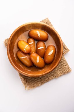 Lyangcha, Langcha, ya da Lemcha, Batı Bengal, Jharkhand, Odisha, Bihar, Assam, Tripura 'da hazırlanan Hint tatlısıdır.