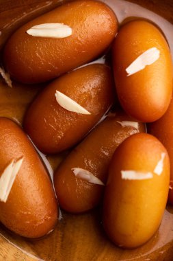 Lyangcha, Langcha, ya da Lemcha, Batı Bengal, Jharkhand, Odisha, Bihar, Assam, Tripura 'da hazırlanan Hint tatlısıdır.