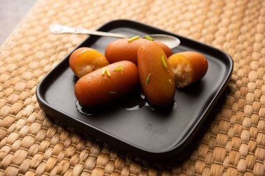 Lyangcha, Langcha, ya da Lemcha, Batı Bengal, Jharkhand, Odisha, Bihar, Assam, Tripura 'da hazırlanan Hint tatlısıdır.