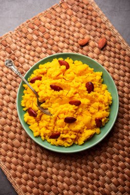 Badam Halwa ya da Badem Halwa, Hindistan 'da yetişen geleneksel bir tatlı yemektir.