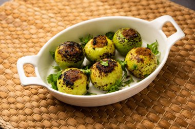 Hint usulü Tinda veya Tinde ki Sabzi Hint kabağı, yuvarlak kavun, Hint yuvarlak kabağı veya Hint bebek kabağı, doldurulmuş, karıştırılmış kuru veya köri tarifi olarak da bilinir.