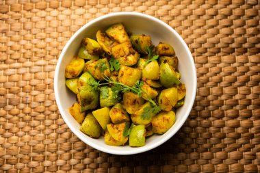 Hint usulü Tinda veya Tinde ki Sabzi Hint kabağı, yuvarlak kavun, Hint yuvarlak kabağı veya Hint bebek kabağı, doldurulmuş, karıştırılmış kuru veya köri tarifi olarak da bilinir.