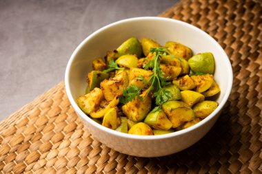 Hint usulü Tinda veya Tinde ki Sabzi Hint kabağı, yuvarlak kavun, Hint yuvarlak kabağı veya Hint bebek kabağı, doldurulmuş, karıştırılmış kuru veya köri tarifi olarak da bilinir.