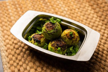 Hint usulü Tinda veya Tinde ki Sabzi Hint kabağı, yuvarlak kavun, Hint yuvarlak kabağı veya Hint bebek kabağı, doldurulmuş, karıştırılmış kuru veya köri tarifi olarak da bilinir.