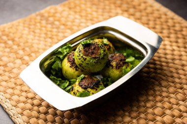 Hint usulü Tinda veya Tinde ki Sabzi Hint kabağı, yuvarlak kavun, Hint yuvarlak kabağı veya Hint bebek kabağı, doldurulmuş, karıştırılmış kuru veya köri tarifi olarak da bilinir.