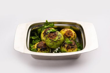 Hint usulü Tinda veya Tinde ki Sabzi Hint kabağı, yuvarlak kavun, Hint yuvarlak kabağı veya Hint bebek kabağı, doldurulmuş, karıştırılmış kuru veya köri tarifi olarak da bilinir.