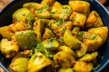 Hint usulü Tinda veya Tinde ki Sabzi Hint kabağı, yuvarlak kavun, Hint yuvarlak kabağı veya Hint bebek kabağı, doldurulmuş, karıştırılmış kuru veya köri tarifi olarak da bilinir.