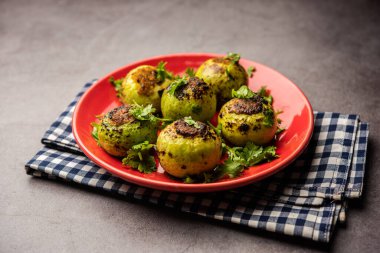 Hint usulü Tinda veya Tinde ki Sabzi Hint kabağı, yuvarlak kavun, Hint yuvarlak kabağı veya Hint bebek kabağı, doldurulmuş, karıştırılmış kuru veya köri tarifi olarak da bilinir.