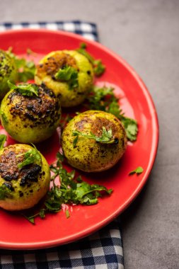 Hint usulü Tinda veya Tinde ki Sabzi Hint kabağı, yuvarlak kavun, Hint yuvarlak kabağı veya Hint bebek kabağı, doldurulmuş, karıştırılmış kuru veya köri tarifi olarak da bilinir.