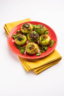 Hint usulü Tinda veya Tinde ki Sabzi Hint kabağı, yuvarlak kavun, Hint yuvarlak kabağı veya Hint bebek kabağı, doldurulmuş, karıştırılmış kuru veya köri tarifi olarak da bilinir.