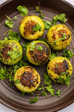 Hint usulü Tinda veya Tinde ki Sabzi Hint kabağı, yuvarlak kavun, Hint yuvarlak kabağı veya Hint bebek kabağı, doldurulmuş, karıştırılmış kuru veya köri tarifi olarak da bilinir.