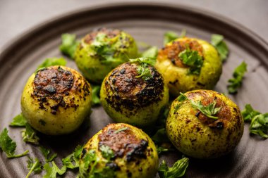 Hint usulü Tinda veya Tinde ki Sabzi Hint kabağı, yuvarlak kavun, Hint yuvarlak kabağı veya Hint bebek kabağı, doldurulmuş, karıştırılmış kuru veya köri tarifi olarak da bilinir.