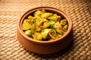 Hint usulü Tinda veya Tinde ki Sabzi Hint kabağı, yuvarlak kavun, Hint yuvarlak kabağı veya Hint bebek kabağı, doldurulmuş, karıştırılmış kuru veya köri tarifi olarak da bilinir.