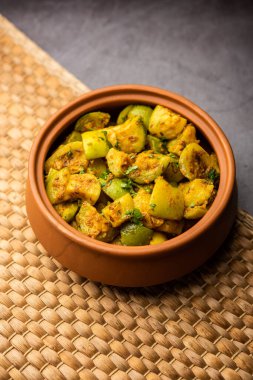 Hint usulü Tinda veya Tinde ki Sabzi Hint kabağı, yuvarlak kavun, Hint yuvarlak kabağı veya Hint bebek kabağı, doldurulmuş, karıştırılmış kuru veya köri tarifi olarak da bilinir.