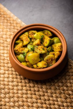 Hint usulü Tinda veya Tinde ki Sabzi Hint kabağı, yuvarlak kavun, Hint yuvarlak kabağı veya Hint bebek kabağı, doldurulmuş, karıştırılmış kuru veya köri tarifi olarak da bilinir.