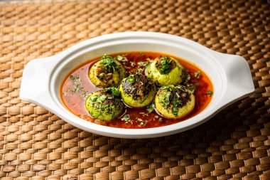 Hint usulü Tinda veya Tinde ki Sabzi Hint kabağı, yuvarlak kavun, Hint yuvarlak kabağı veya Hint bebek kabağı, doldurulmuş, karıştırılmış kuru veya köri tarifi olarak da bilinir.