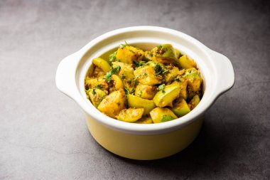 Hint usulü Tinda veya Tinde ki Sabzi Hint kabağı, yuvarlak kavun, Hint yuvarlak kabağı veya Hint bebek kabağı, doldurulmuş, karıştırılmış kuru veya köri tarifi olarak da bilinir.